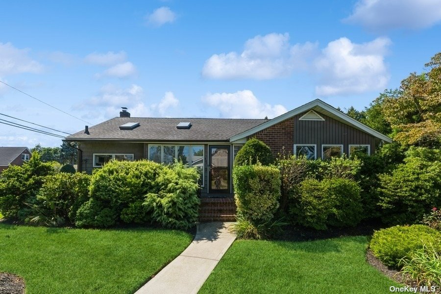 #1 photo, 820 Van Buren Avenue, 长岛 East Meadow , NY 11554