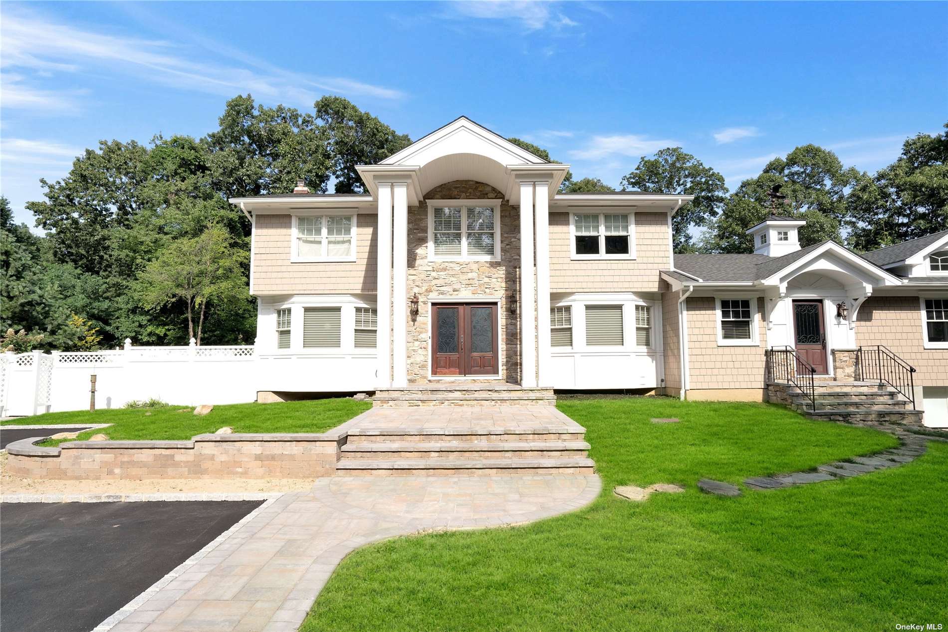 #1 photo, 116 Village Hill Drive, 东长岛 Dix小山 Dix Hills , NY 11746