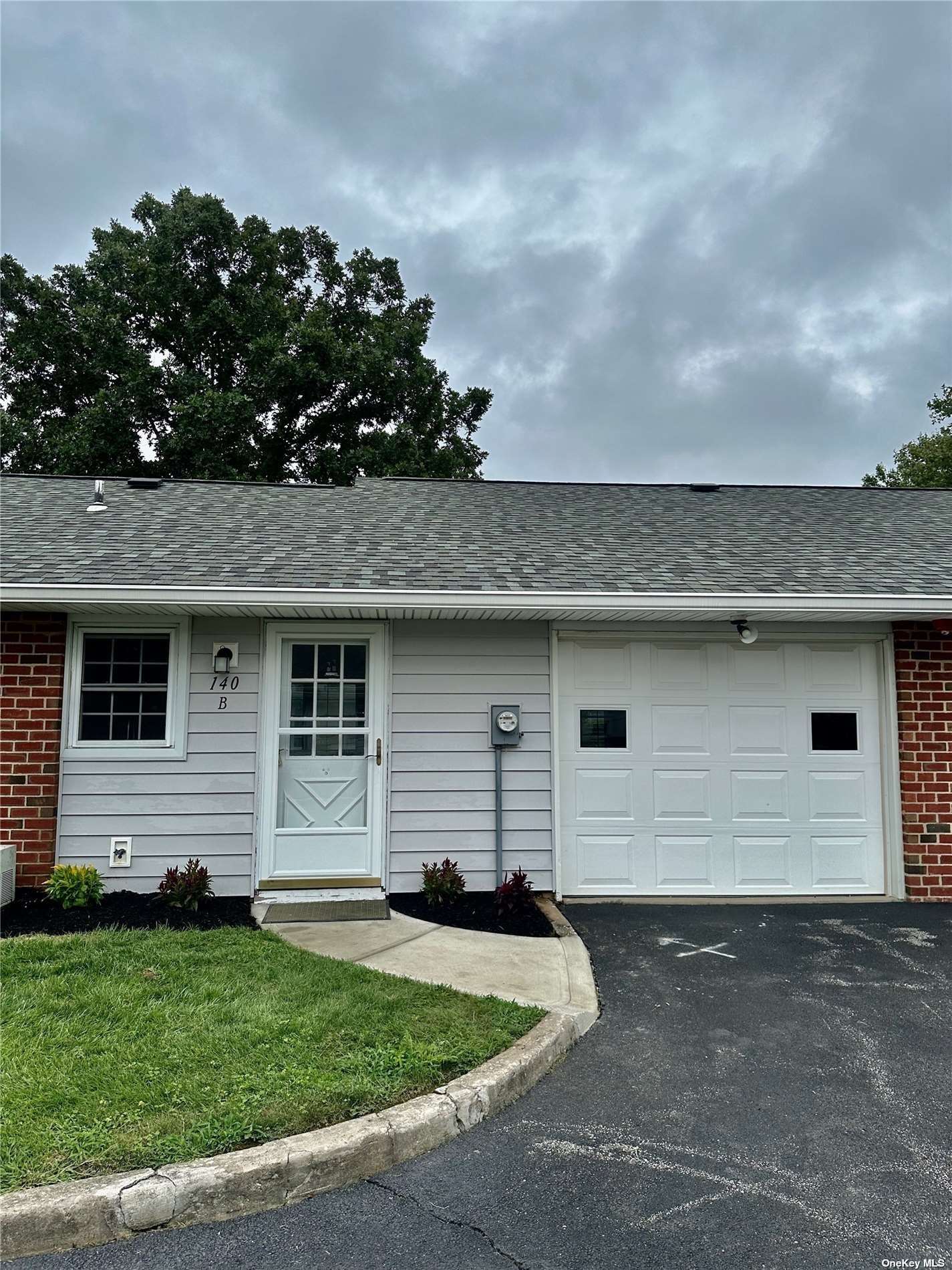 #1 photo, 140B Eastbourne, Ridge , NY 11961