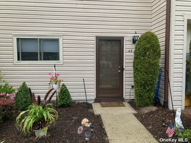 #1 photo, 650 W Newbridge Road, 长岛 East Meadow , NY 11554