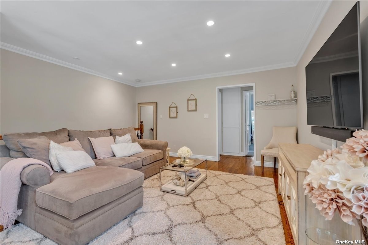 #1 photo, 229-02 Kingsbury Avenue, 皇后區 貝塞 Bayside , NY 11364