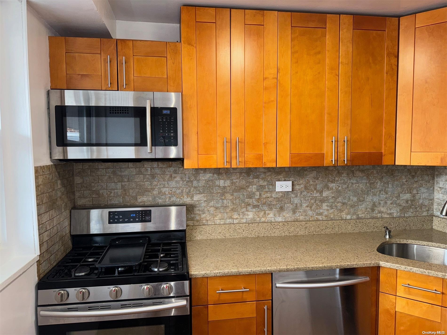 #1 photo, 97-37 63 Road, 皇后区 雷哥公园 Rego Park , NY 11374