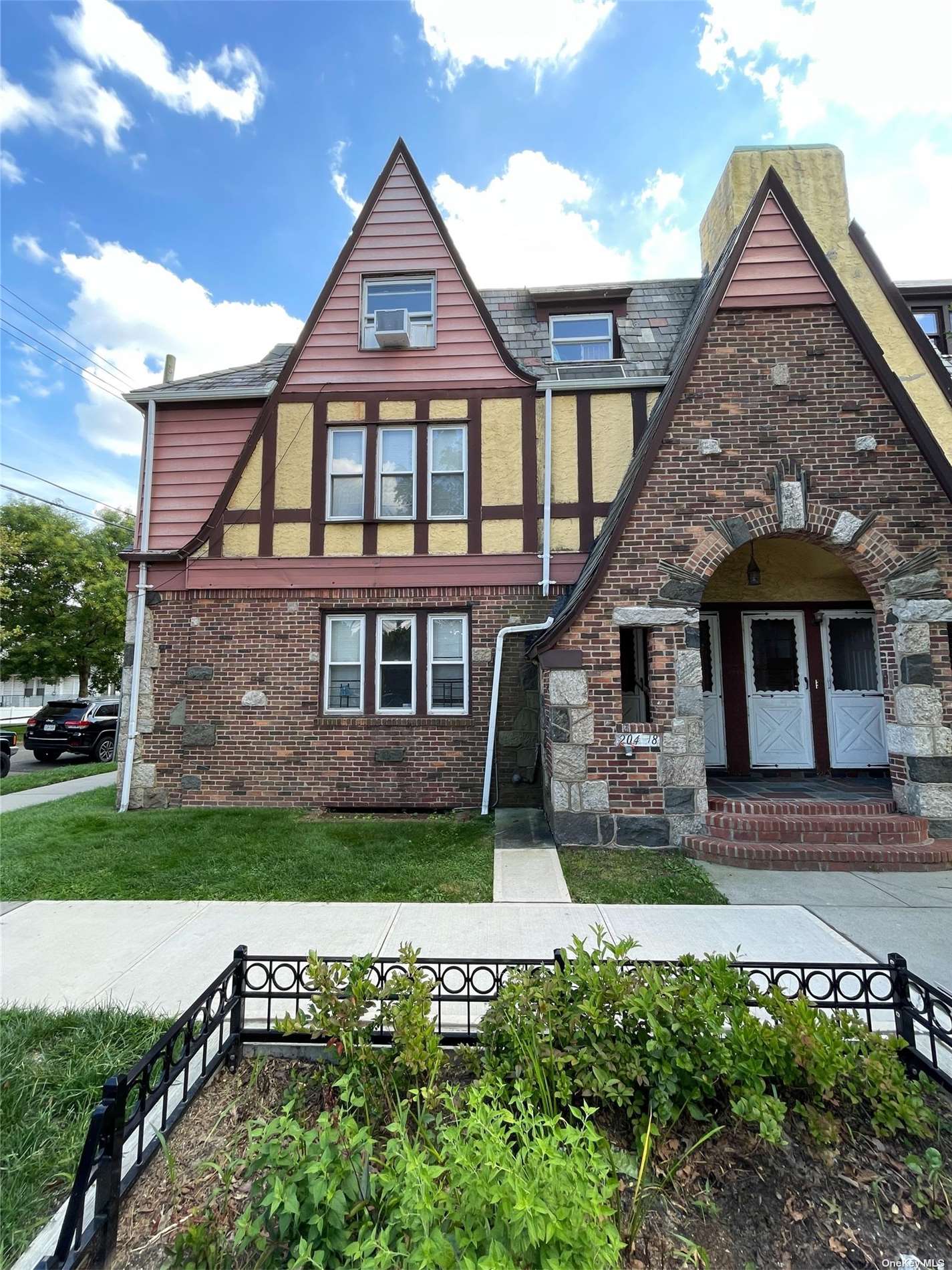 #1 photo, 204-18 42nd Avenue, 法拉盛 Flushing , NY 11361