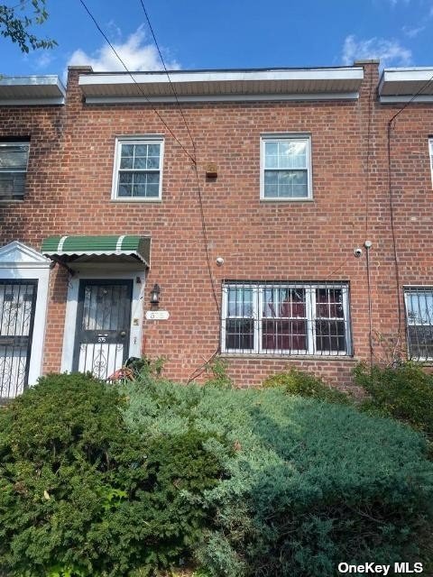 #1 photo, 575 Lincoln Avenue, ব্রুকলিন Cypress Hills , NY 11208