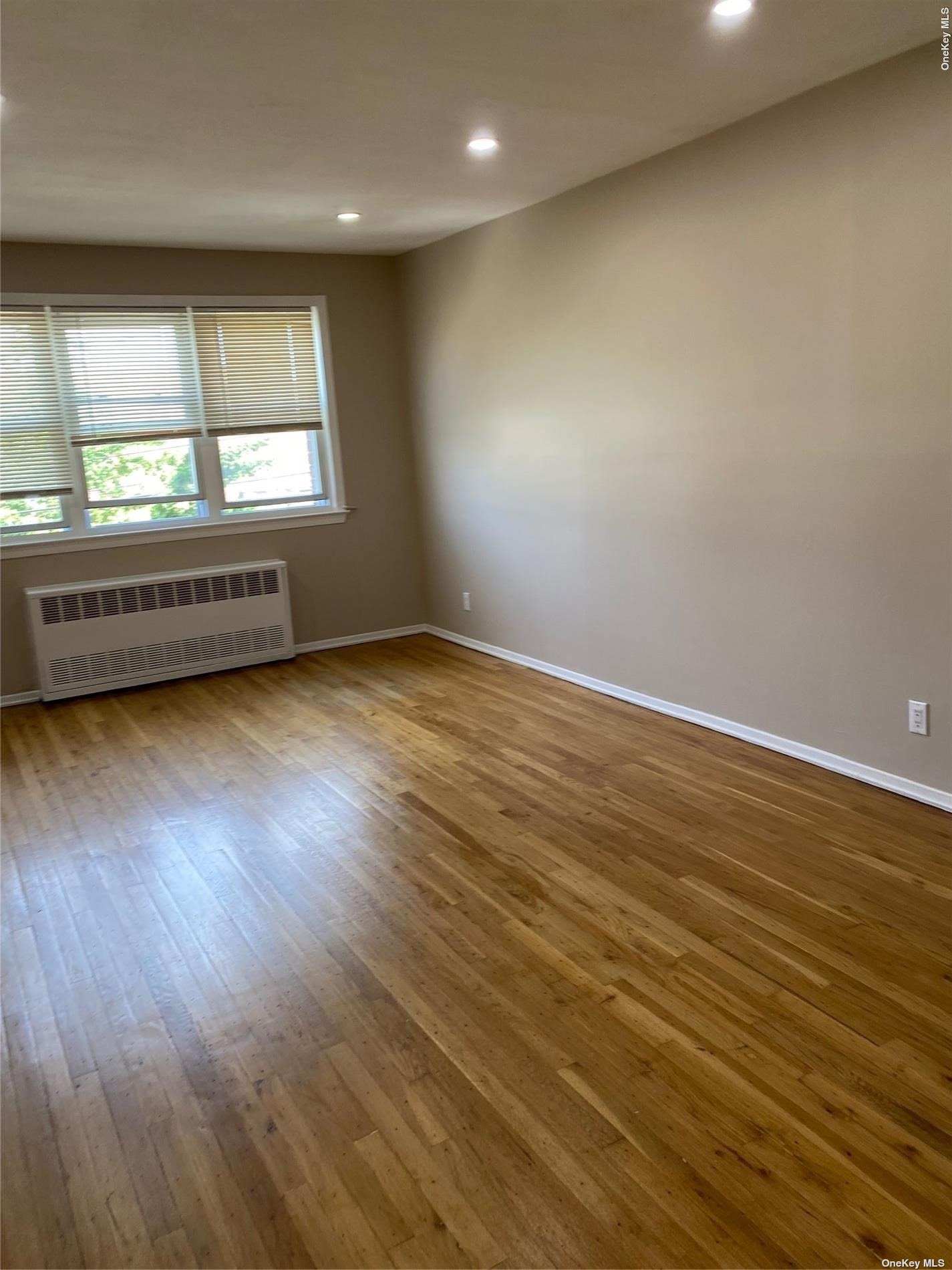 #1 photo, 83-54 265th Street, 皇后区 花卉园 Floral Park , NY 11004