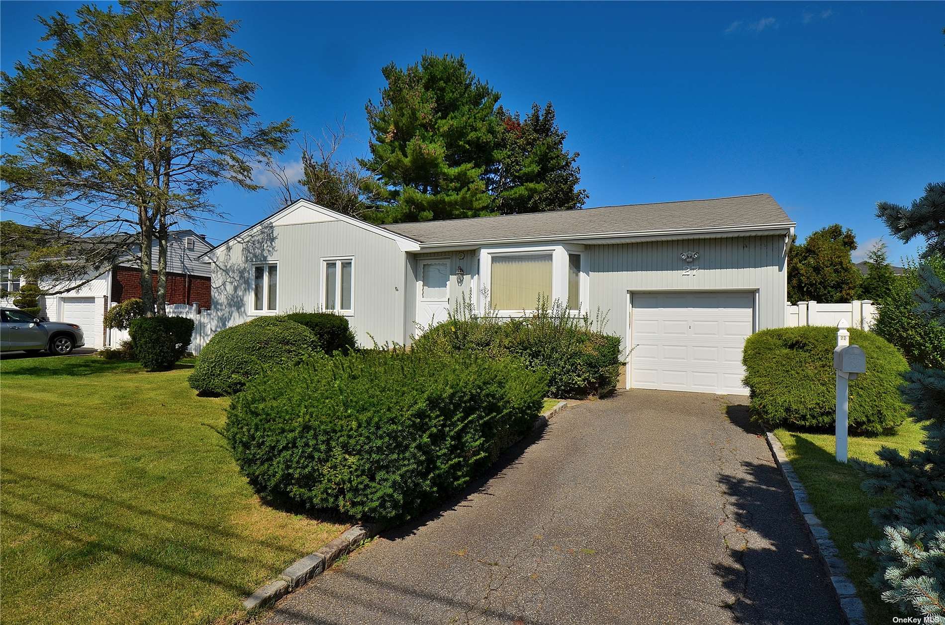 #1 photo, 27 Monmouth Street, 東長島 鹿园 Deer Park , NY 11729