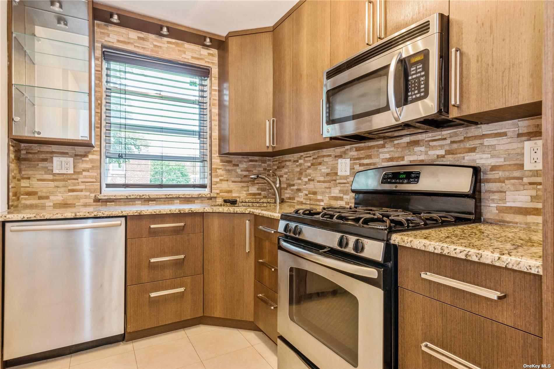 #1 photo, 260-40 74 Avenue, Glen Oaks , NY 11004