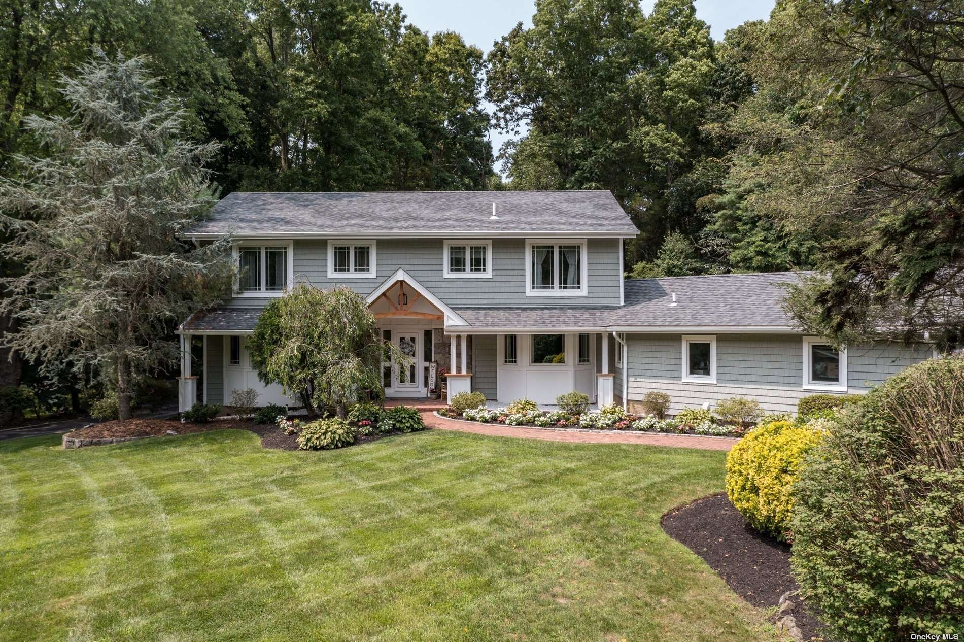 #1 photo, 16 Stonywell Court, 东长岛 Dix小山 Dix Hills , NY 11746