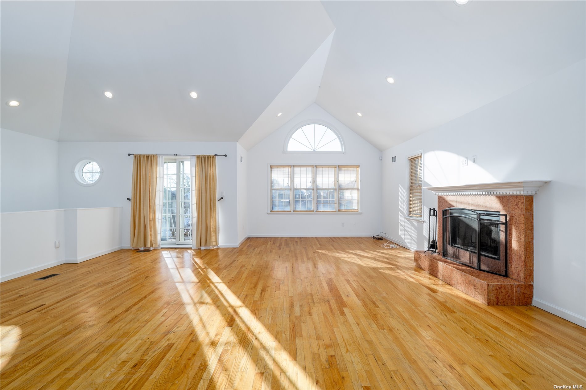 #1 photo, 369 E Fulton Street, 长岛 长滩 Long Beach , NY 11561