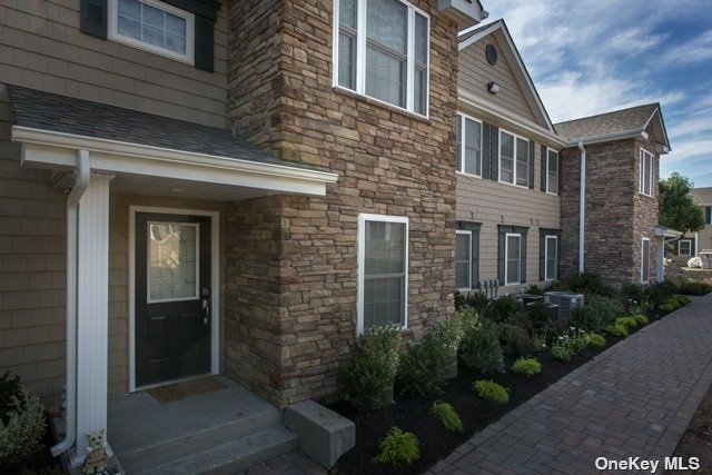 #1 photo, 100 Vista View Drive, 东长岛 Farmingville , NY 11738