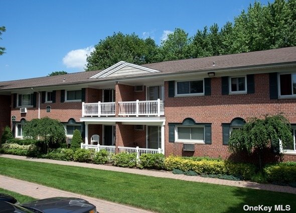 #1 photo, 675 Conklin Street, 长岛 Farmingdale , NY 11735