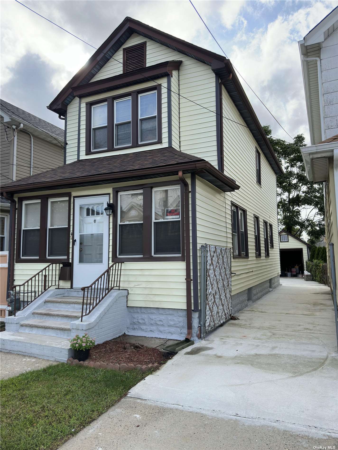 #1 photo, 225-06 95th Avenue, Floral Park , NY 11001