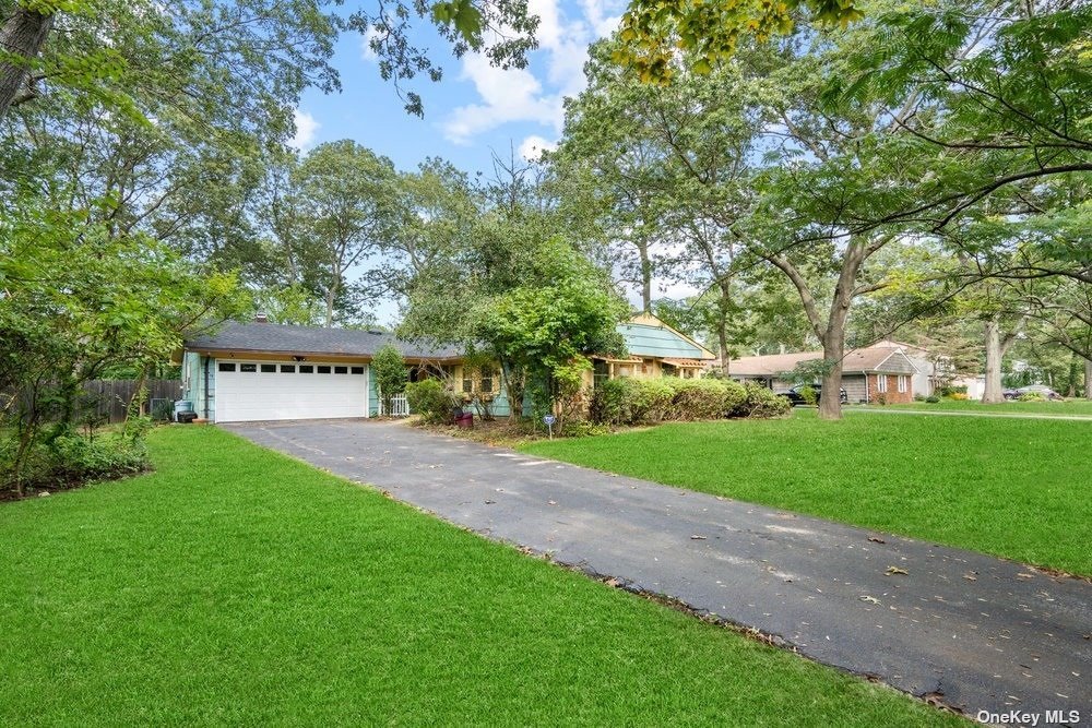 #1 photo, 19 Whitmore Lane, 东长岛 科勒姆 Coram , NY 11727