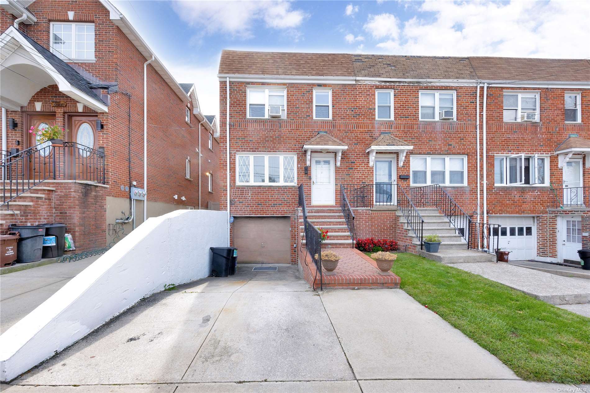 #1 photo, 66-18 Gray Street, 皇后区 中村 Middle Village , NY 11379