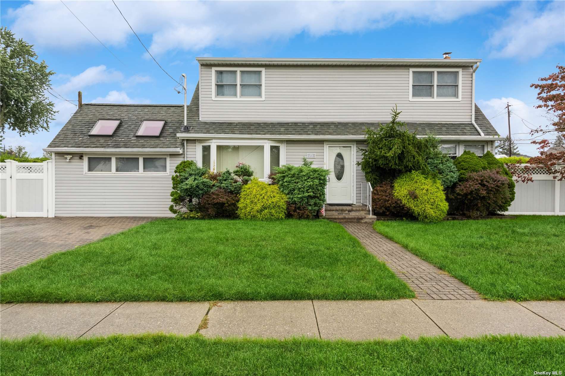 #1 photo, 75 S Windhorst Avenue, מחוז נסאו Bethpage , NY 11714