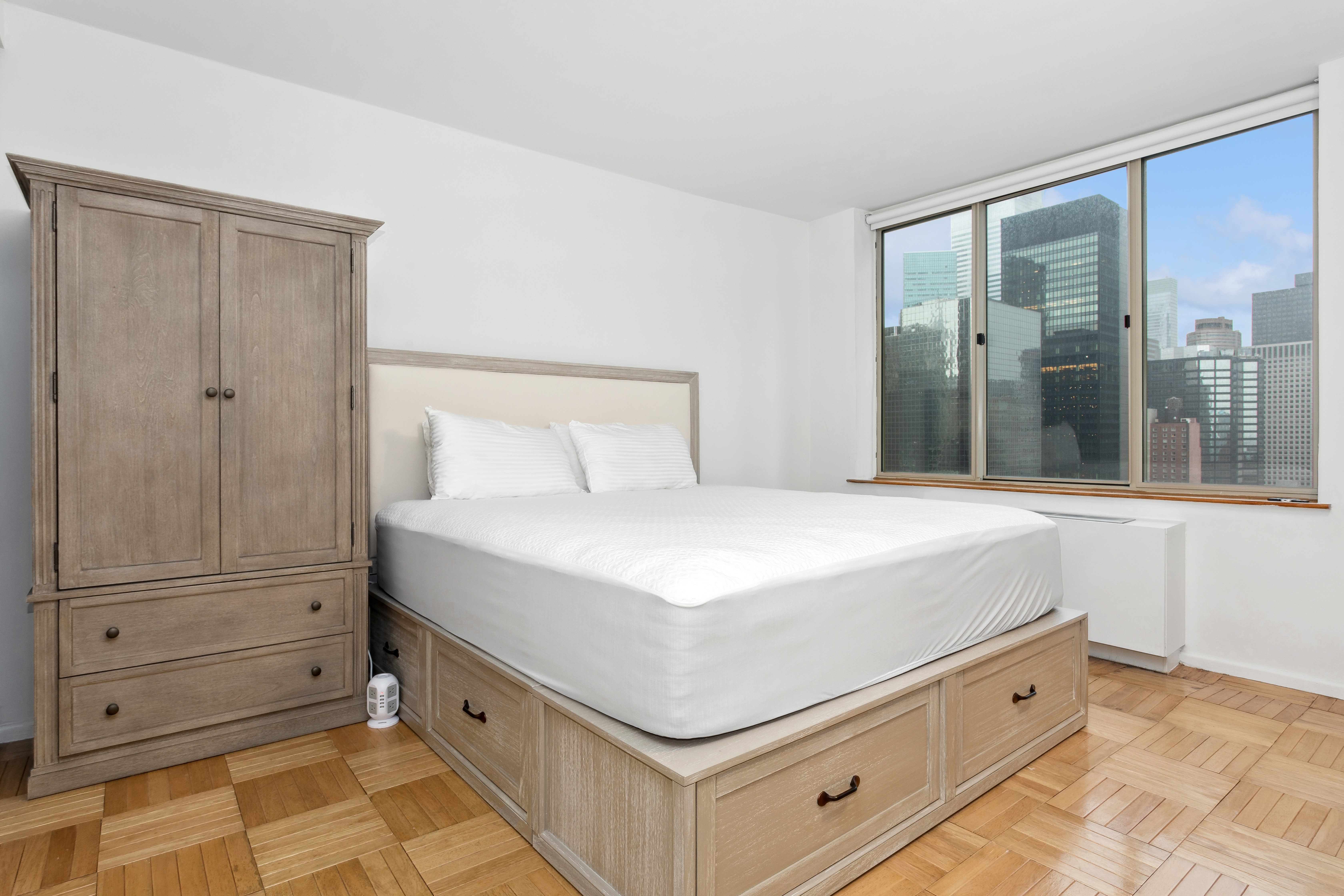 #1 photo, 236 E 47th Street, 曼哈顿 中城东区 Turtle Bay , NY 10017