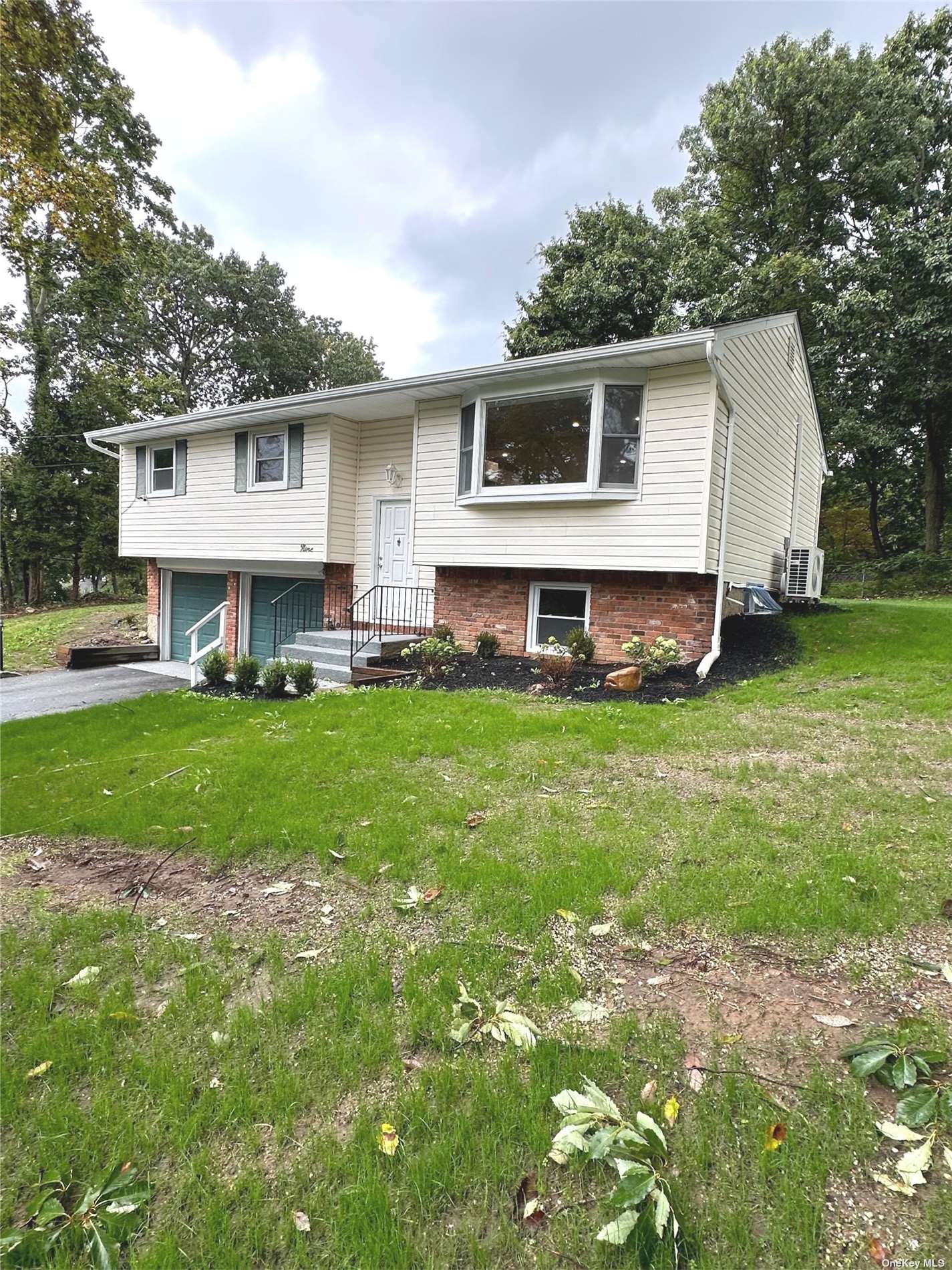 #1 photo, 9 Hilden Street, מחוז סאפוק Kings Park , NY 11754