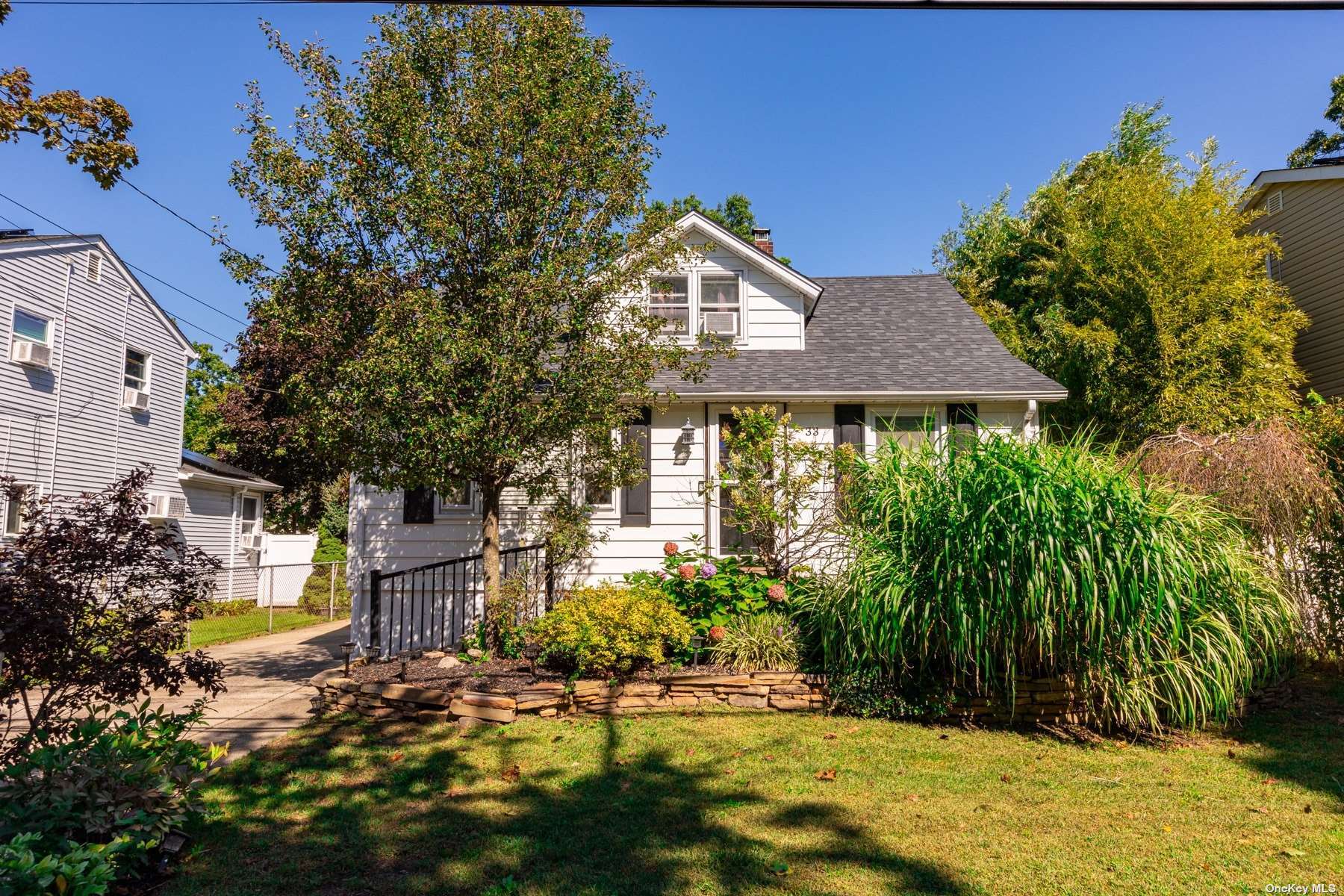 #1 photo, 33 Roslyn Street, Islip Terrace , NY 11752