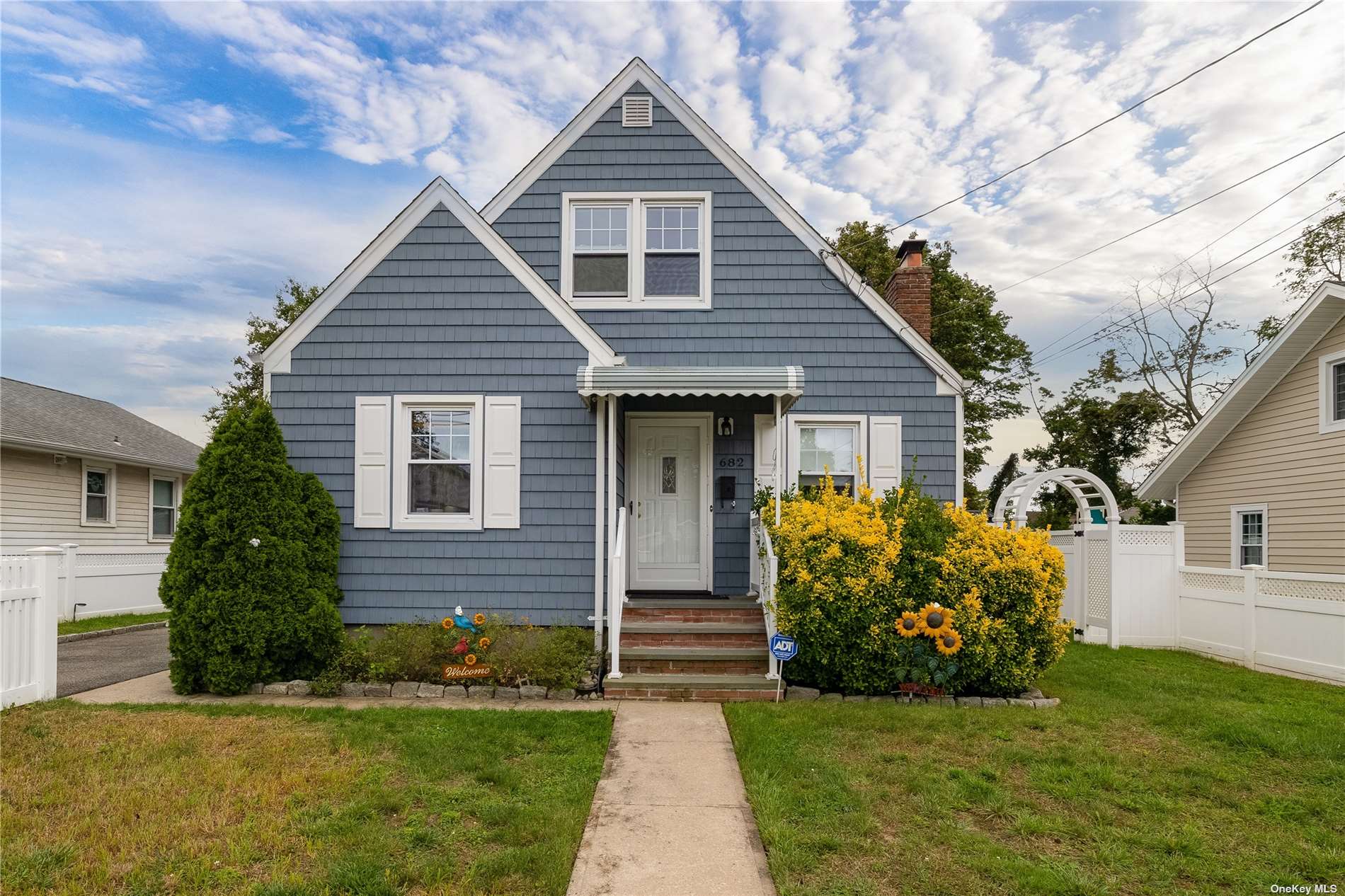 #1 photo, 682 Arlington Avenue, מחוז נסאו Baldwin , NY 11510