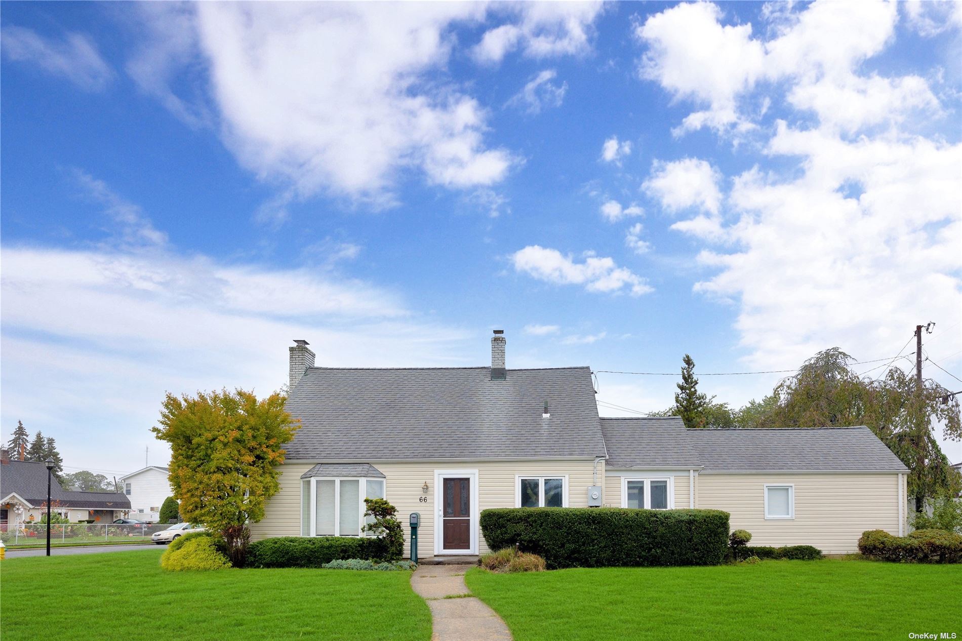 #1 photo, 66 Harness Lane, 长岛 Levittown , NY 11756