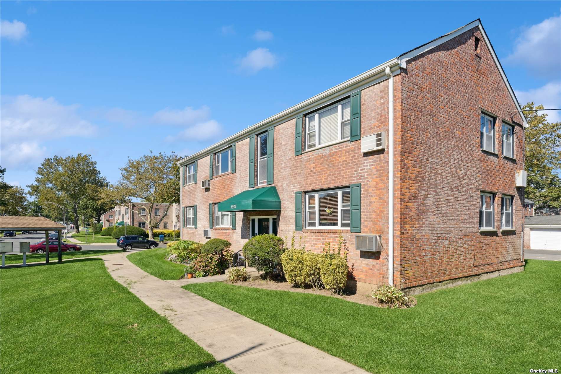 #1 photo, 1019 Fenwood Drive, 长岛 North Valley Stream , NY 11580