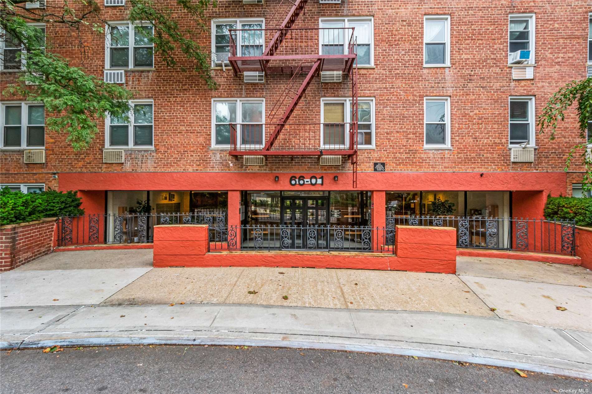 #1 photo, 66-01 Burns Street, 皇后区 雷哥公园 Rego Park , NY 11374