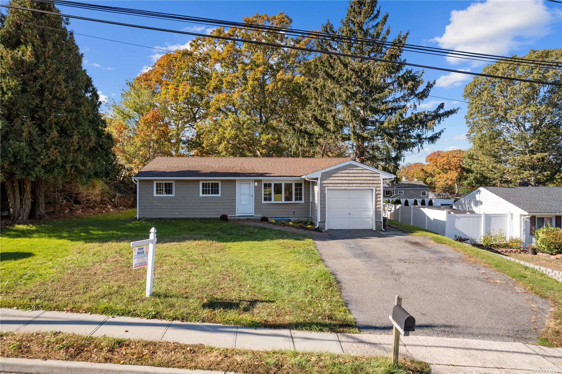 #1 photo, 84 Rose Place, 东长岛 Selden , NY 11784