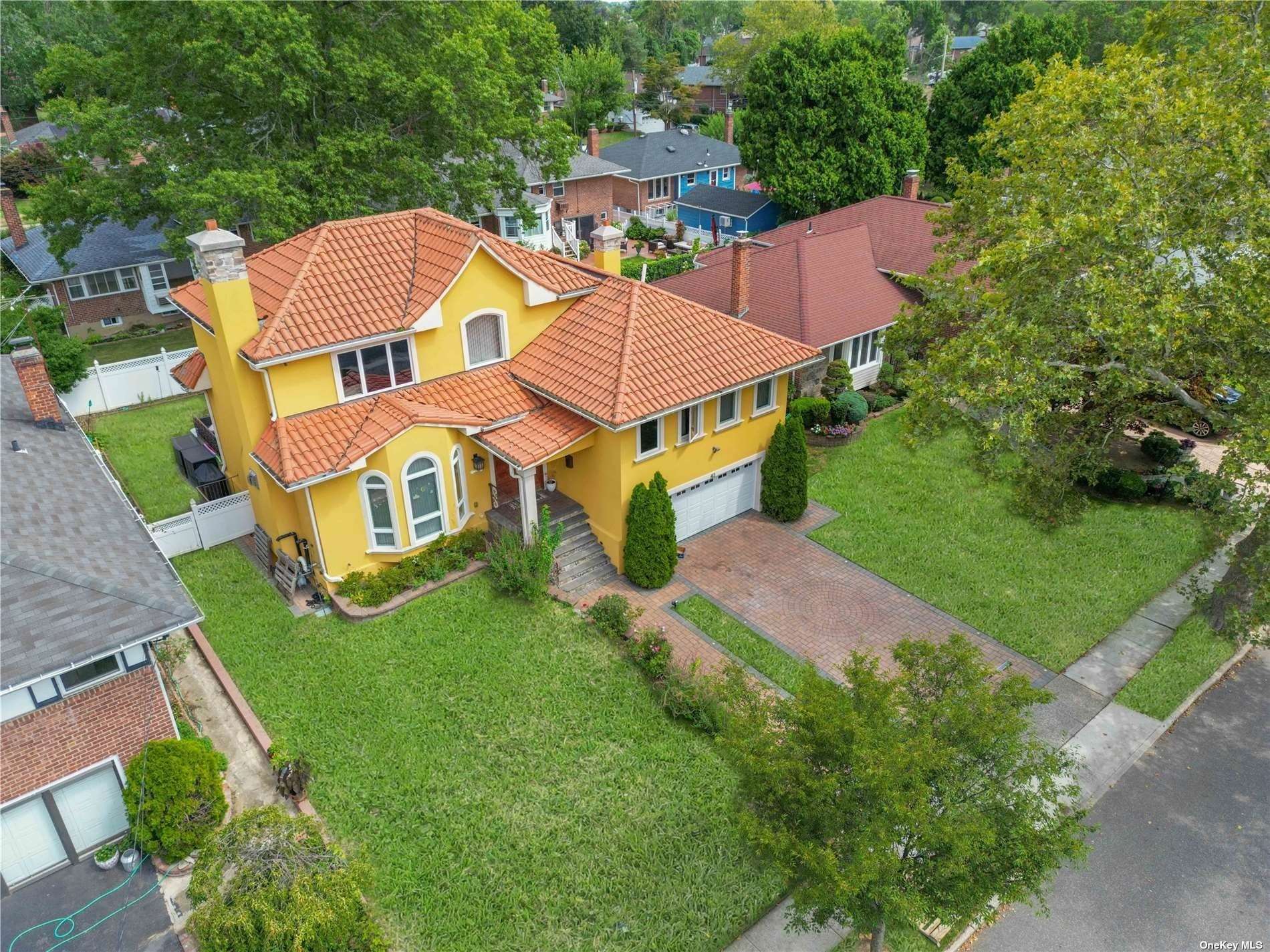 #1 photo, 43 Cedar Road, 长岛 西布雷 Westbury , NY 11590