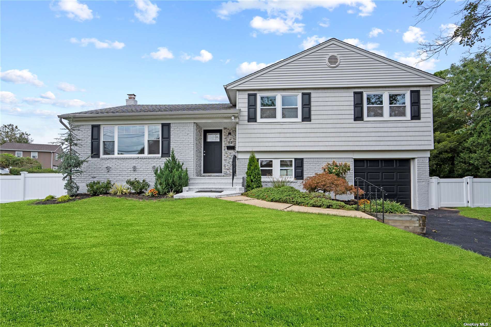 #1 photo, 83 Haypath Road, מחוז נסאו Plainview , NY 11803