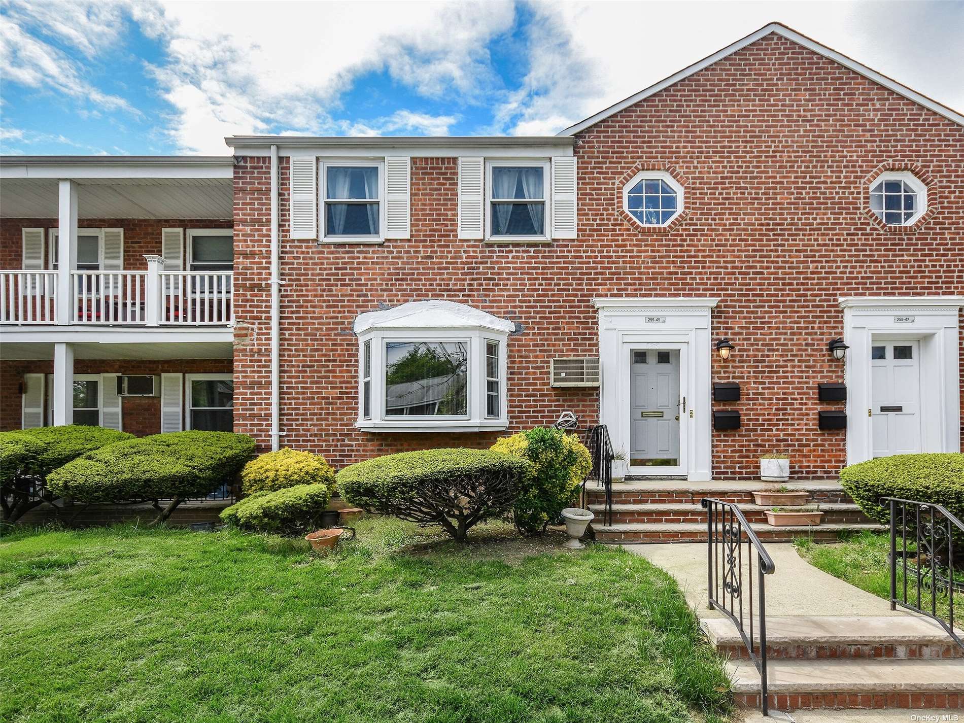 #1 photo, 255-45 74 Avenue, Glen Oaks , NY 11004