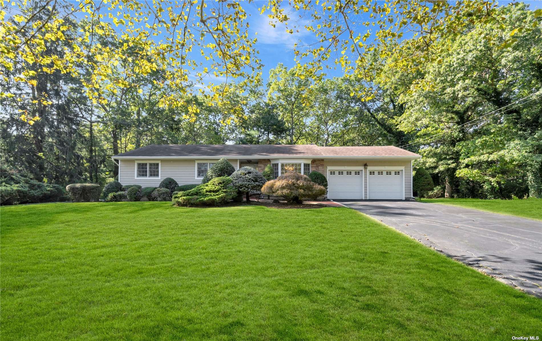 #1 photo, 10 Waydale Drive, Dix Hills , NY 11746
