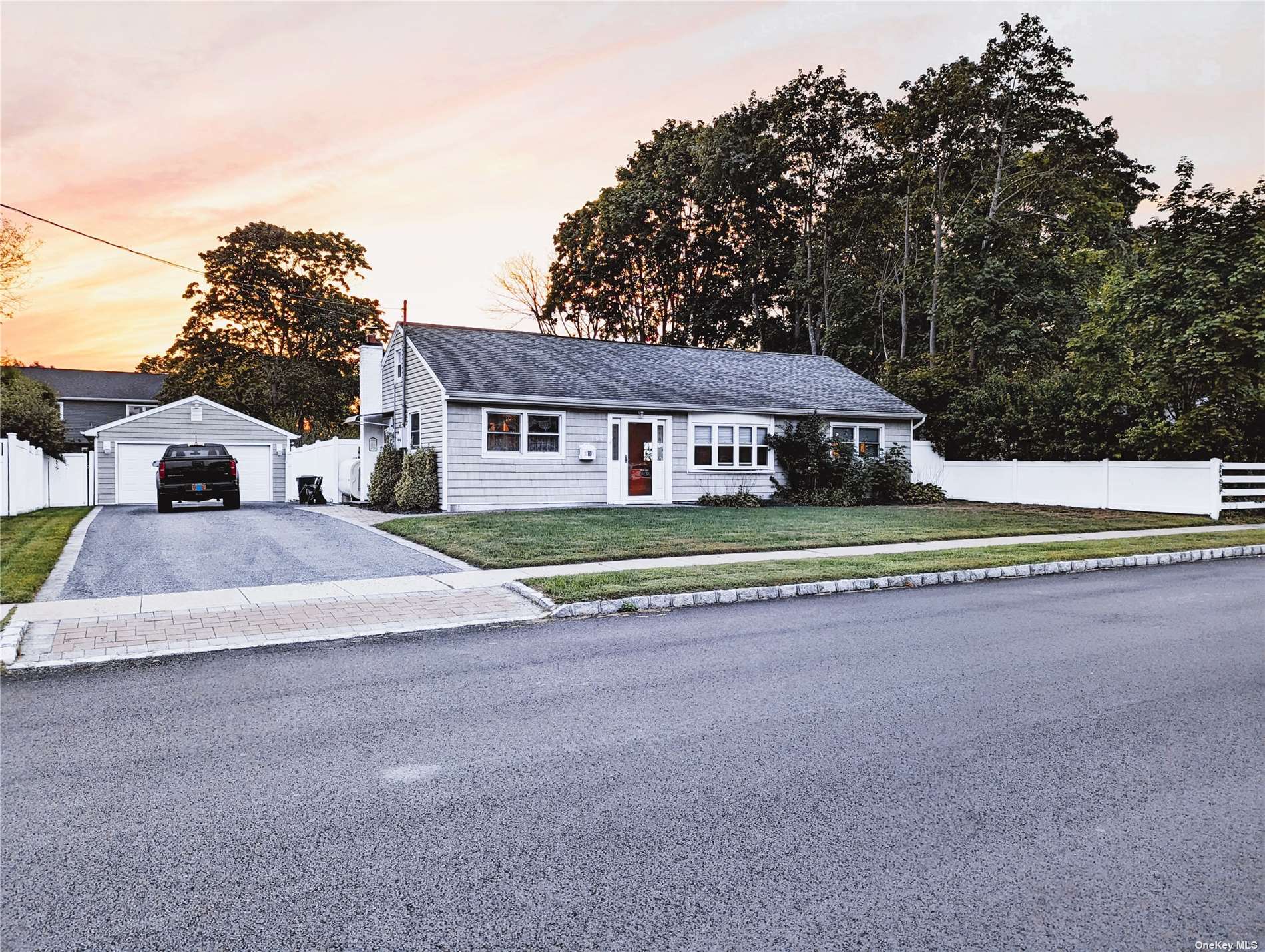 #1 photo, 100 Washington Avenue, 东长岛 West Sayville , NY 11796