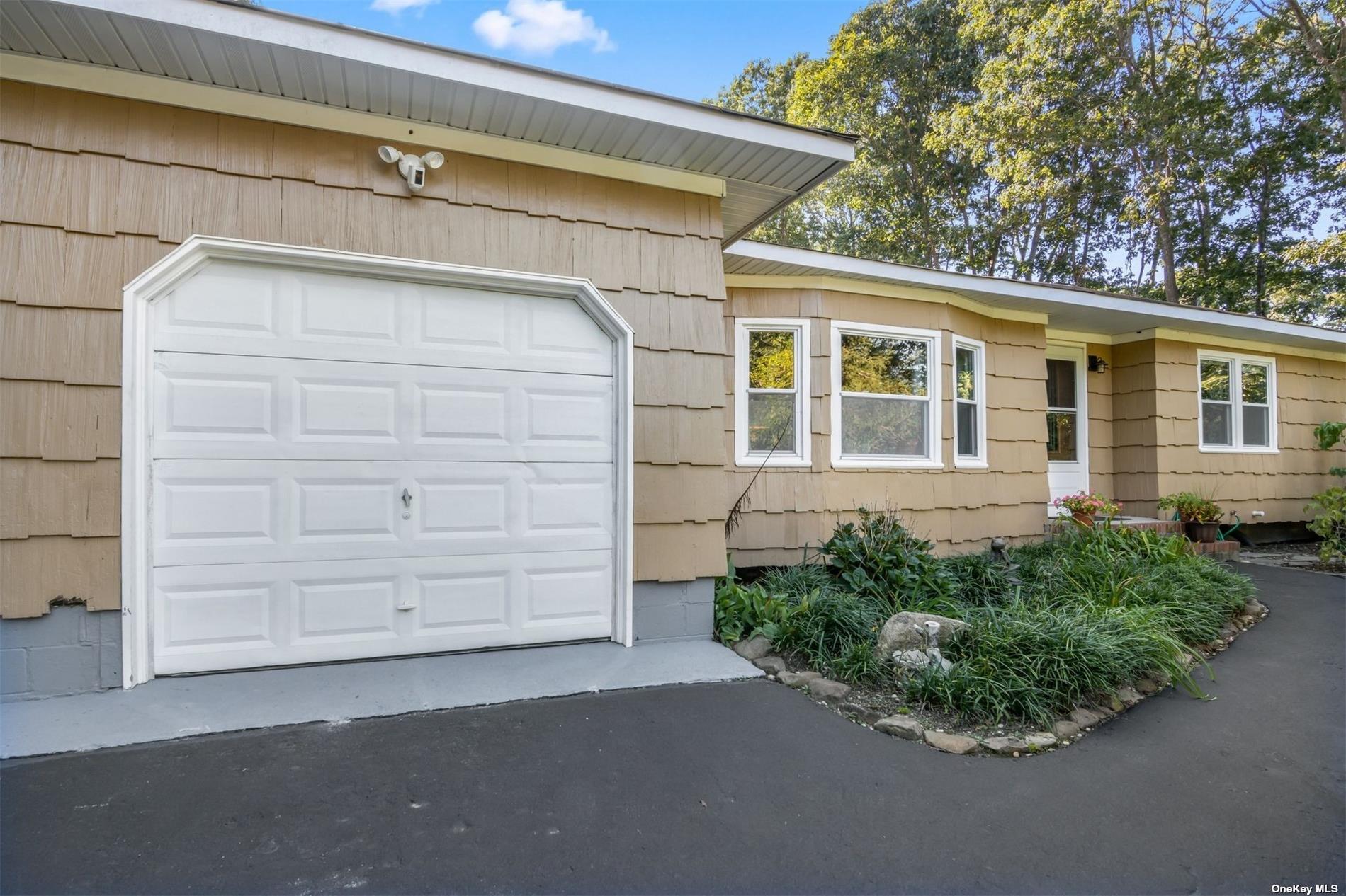 #1 photo, 5 Westerly Road, 東長島 汉普顿 Hampton Bays , NY 11946