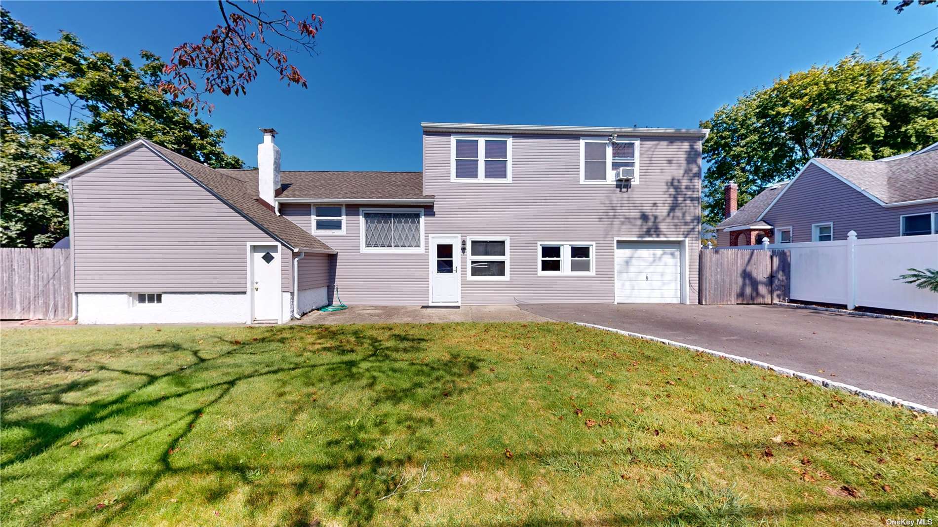 #1 photo, 251 Liberty Street, 东长岛 鹿园 Deer Park , NY 11729