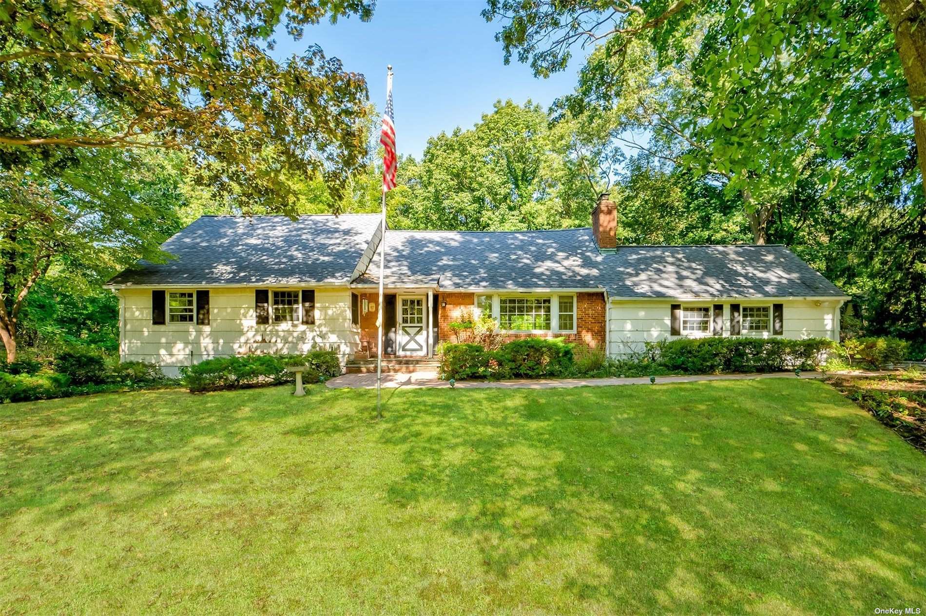 #1 photo, 55 Bunkerhill Drive, سوفولك Huntington , NY 11743