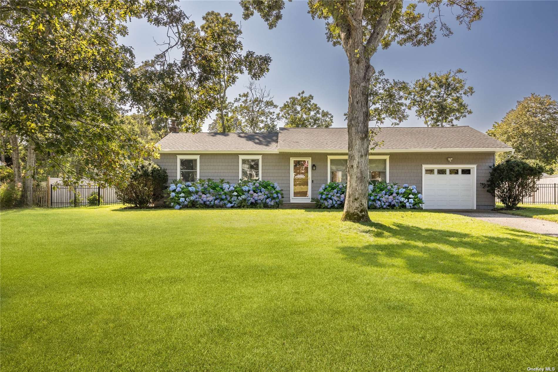 #1 photo, 40 Riverdale Drive, 東長島 汉普顿 Hampton Bays , NY 11946