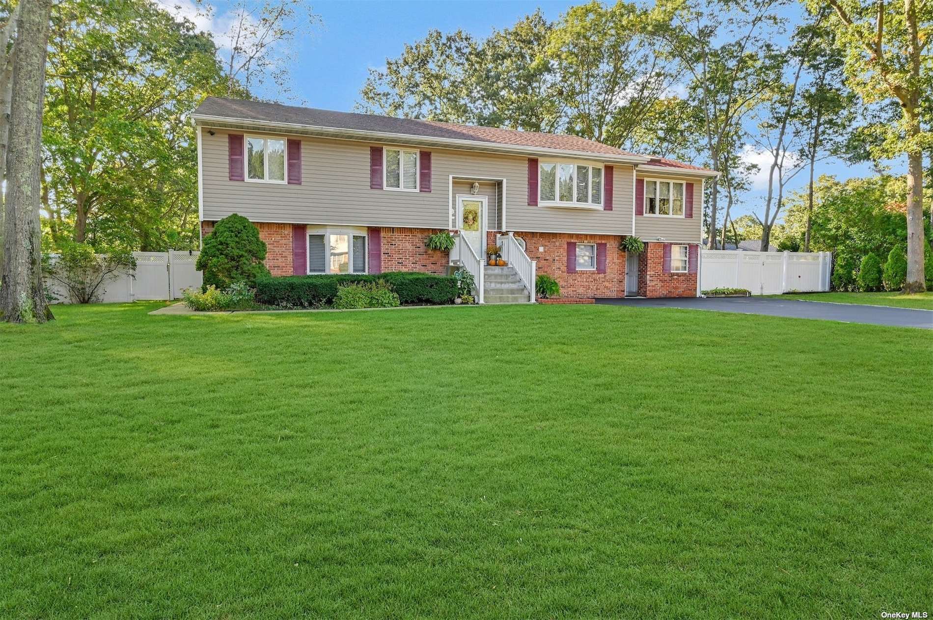 #1 photo, 4 Glen Avenue, 东长岛 Farmingville , NY 11738