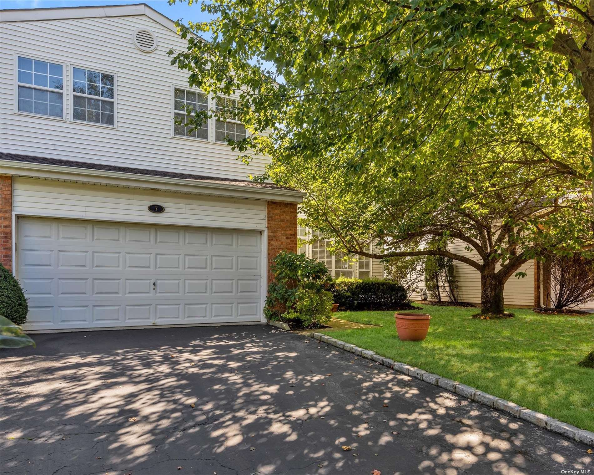 #1 photo, 7 Hamlet Dr, Commack , NY 11725