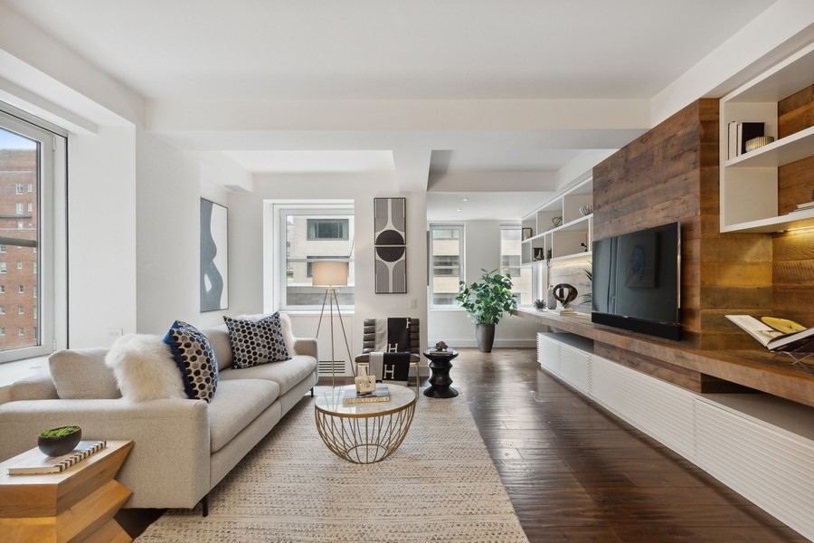 #1 photo, 40 E 61st Street, Lenox Hill , NY 10065