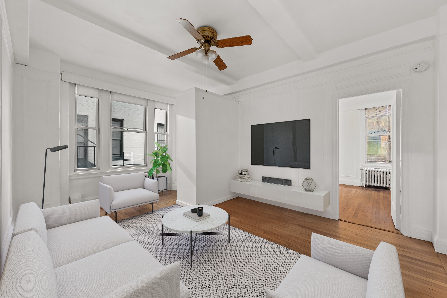 #1 photo, 325 W 45th Street, 曼哈顿 中城西区 Hell's Kitchen , NY 10036