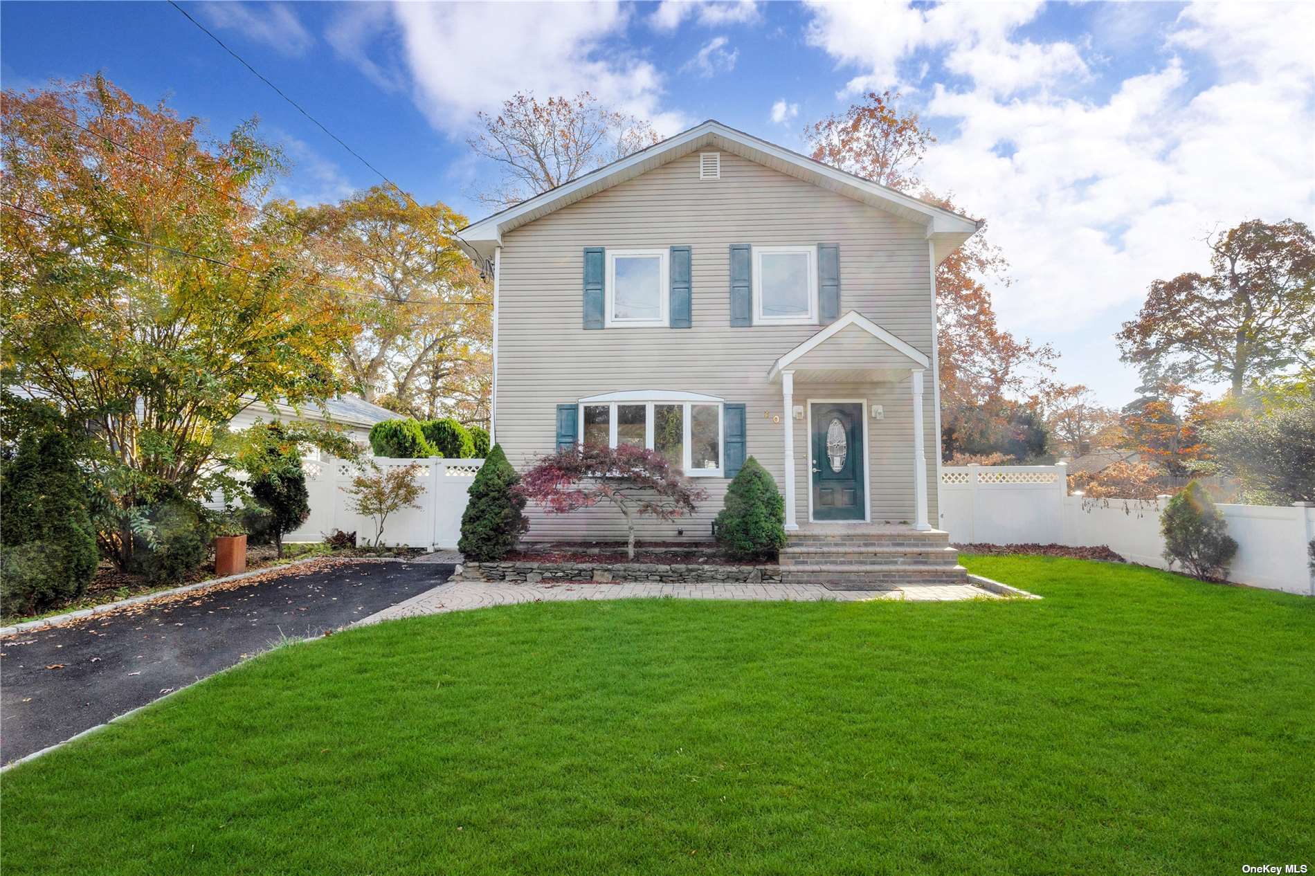 #1 photo, 30 Woodlawn Avenue, 东长岛 Selden , NY 11784