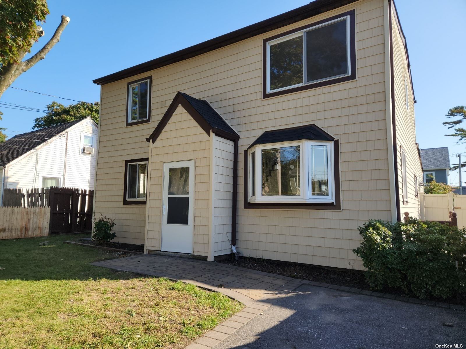 #1 photo, 14 Campion Street, 东长岛 Brentwood , NY 11717