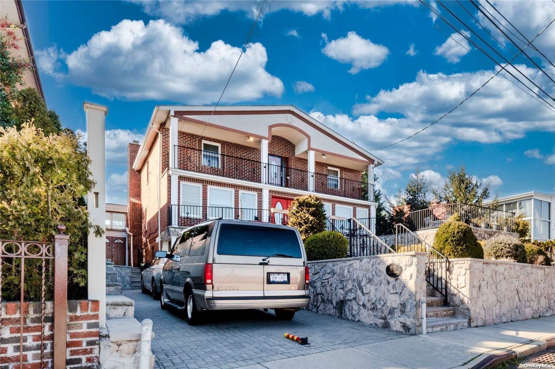 #1 photo, 10-32 Utopia Parkway, 皇后区 Beechhurst , NY 11357