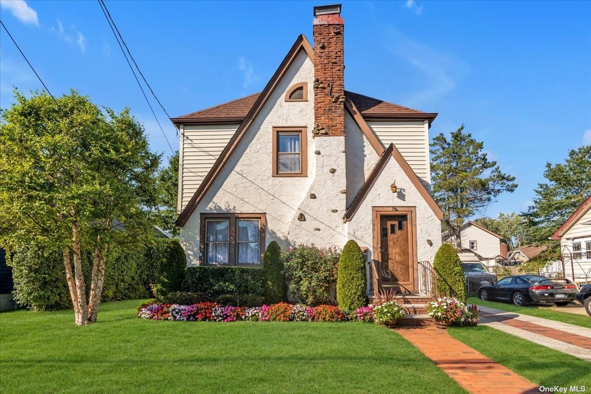 #1 photo, 42 Driving Park Avenue, ナッソー郡 Lynbrook , NY 11563