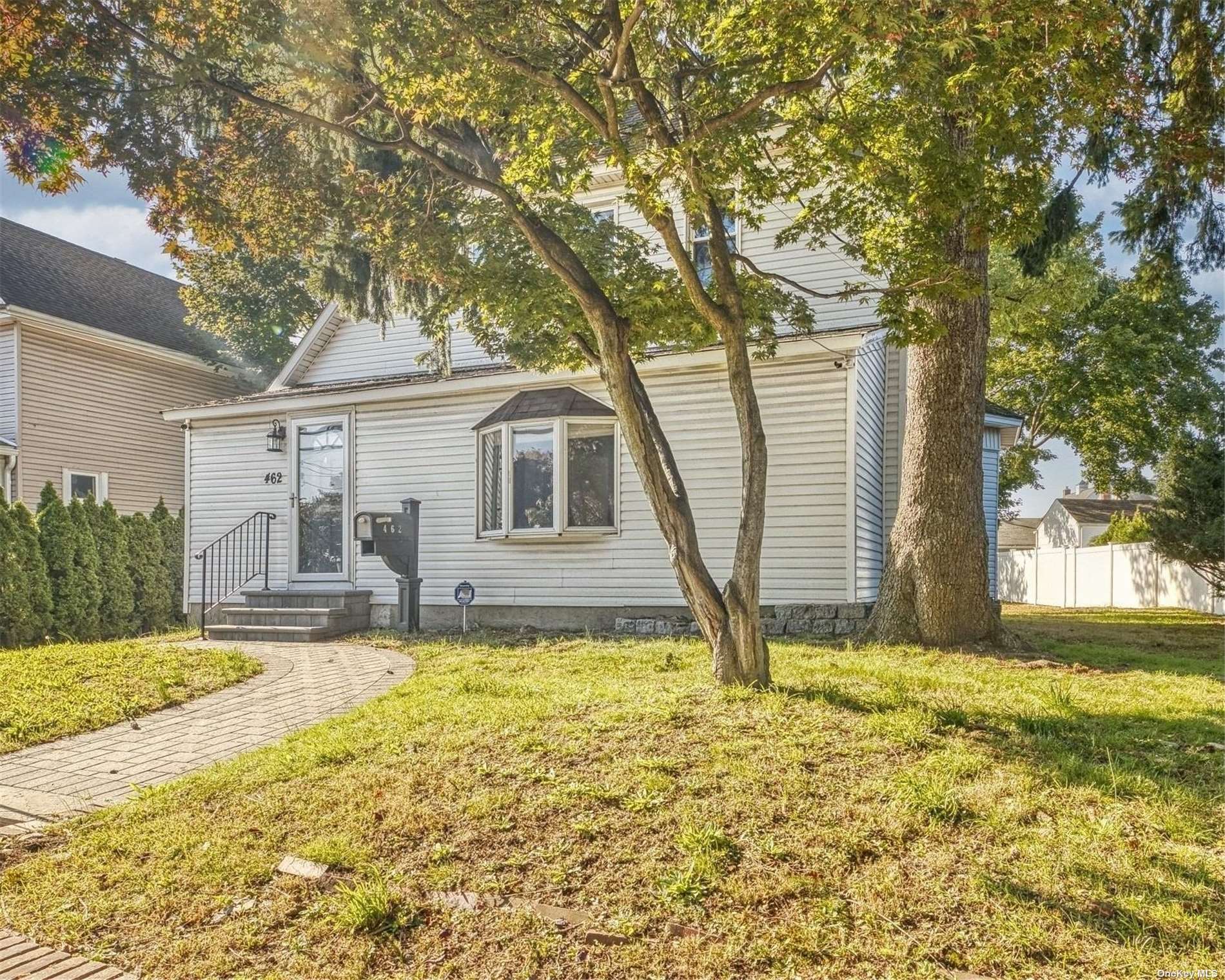 #1 photo, 462 Secatogue Avenue, 长岛 Farmingdale , NY 11735