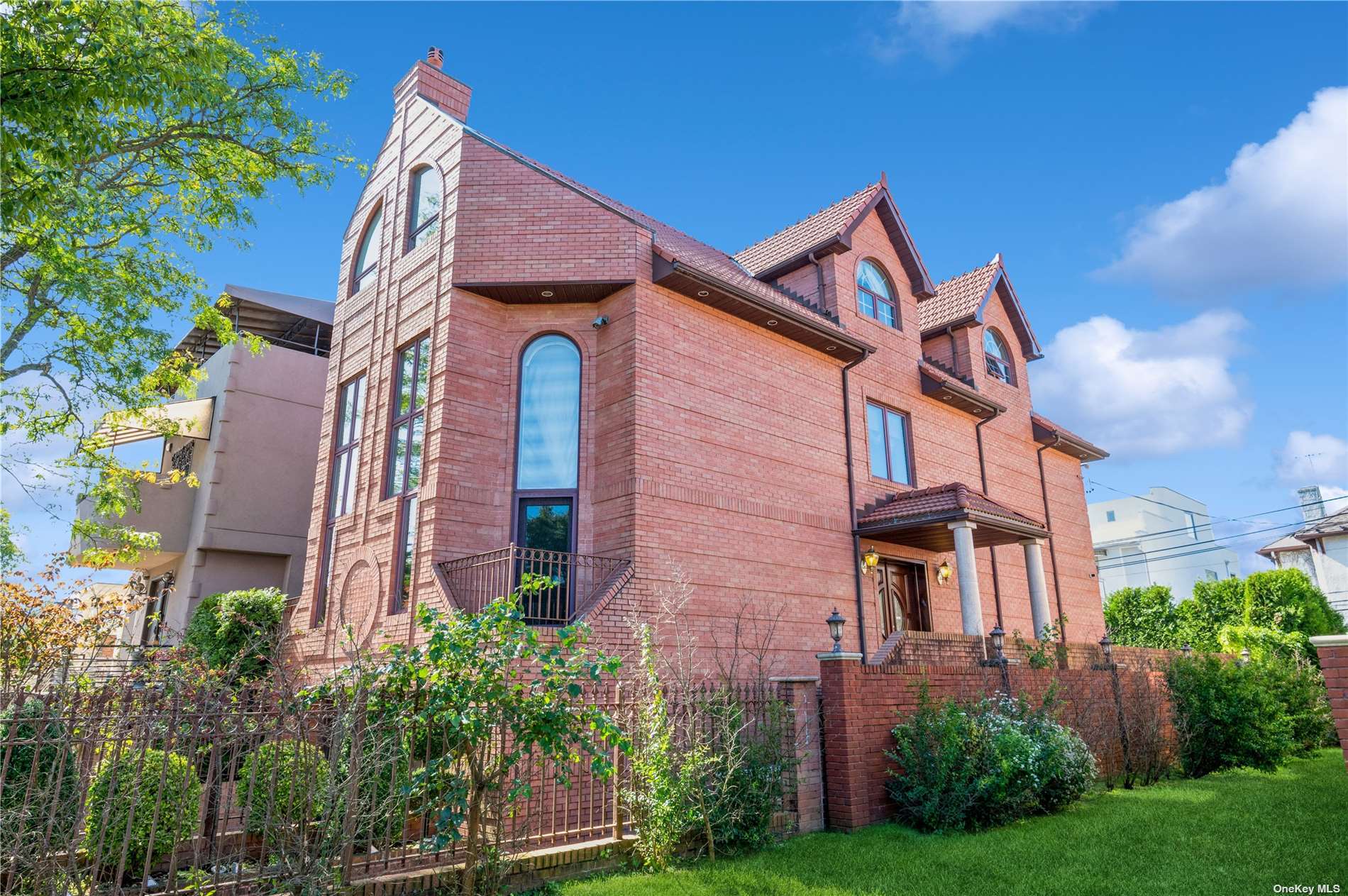 #1 photo, 232 Beaumont Street, 布鲁克林 Brooklyn , NY 11235