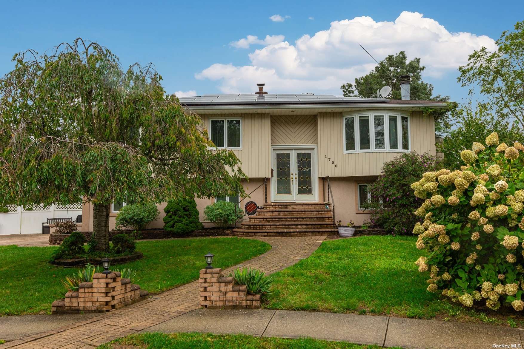 #1 photo, 1720 Alto Street, Саффолк ‖ West Babylon , NY 11704