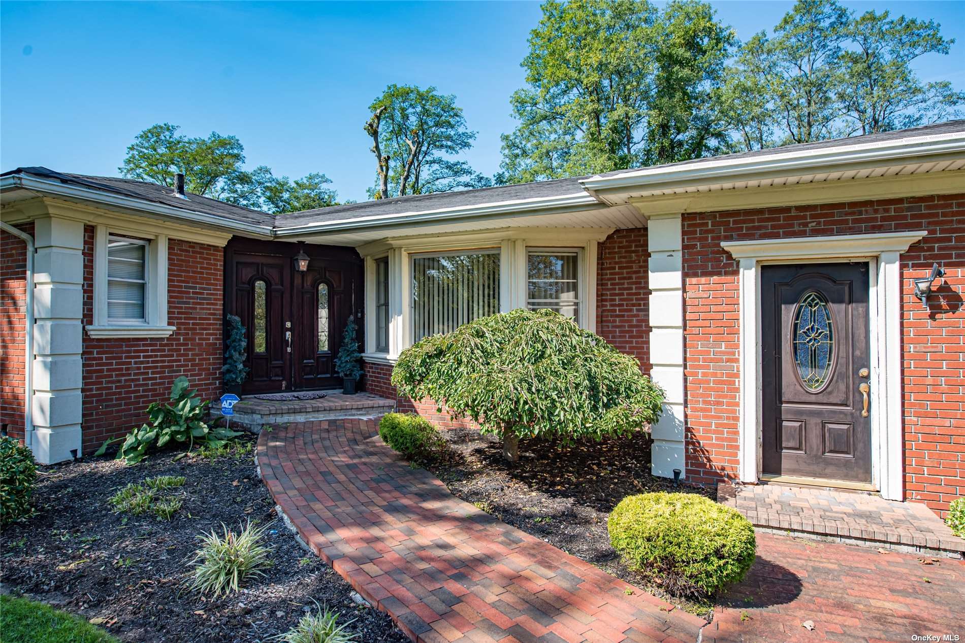 #1 photo, 207 Oakwood Road, 东长岛 亨廷顿 Huntington , NY 11743