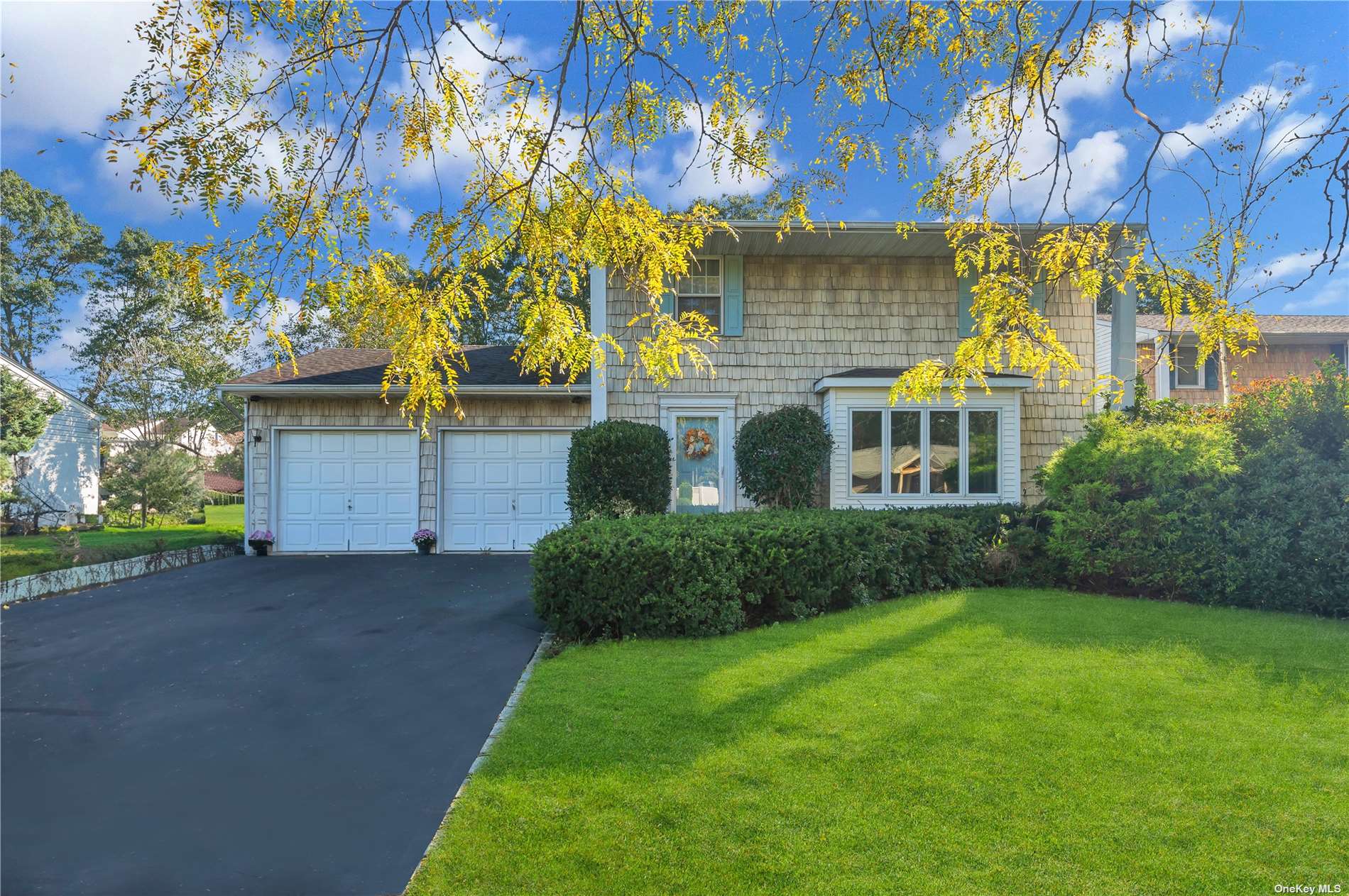 #1 photo, 75 Burleigh Drive, 롱 아일랜드 Holbrook , NY 11741