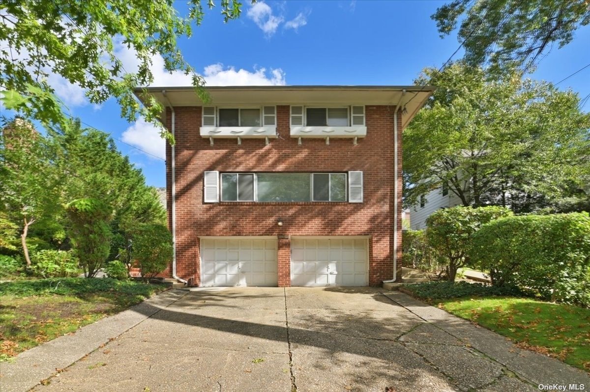 #1 photo, 84-05 Midland Parkway, 皇后区 牙买加豪宅 Jamaica Estates , NY 11432